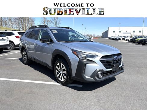 Used 2025 Subaru Outback Premium image 1