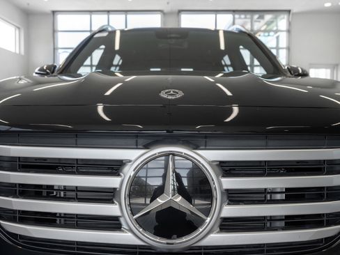 Used 2024 Mercedes-Benz GLB 250 w/ Exclusive Package image 22