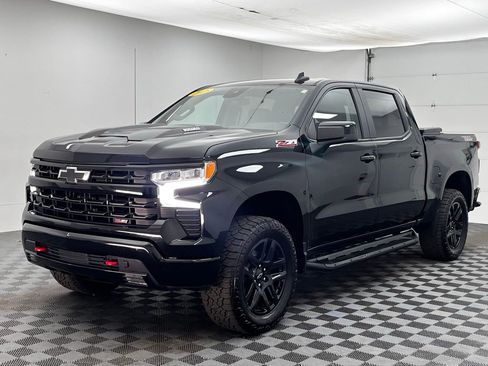 Used 2025 Chevrolet Silverado 1500 LT Trail Boss w/ Convenience Package II AWD/4WD image 2