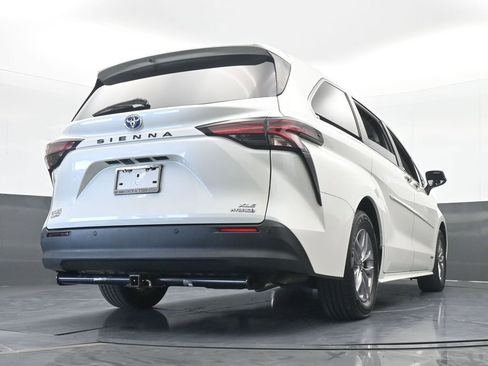 Used 2021 Toyota Sienna XLE image 63