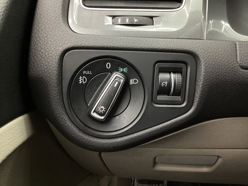 Used 2017 Volkswagen Golf Alltrack S image 36