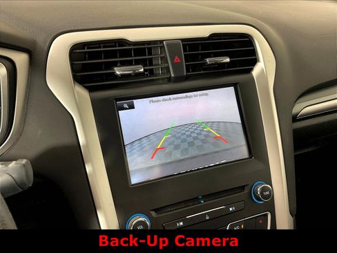 Used 2016 Ford Fusion SE FWD image 10