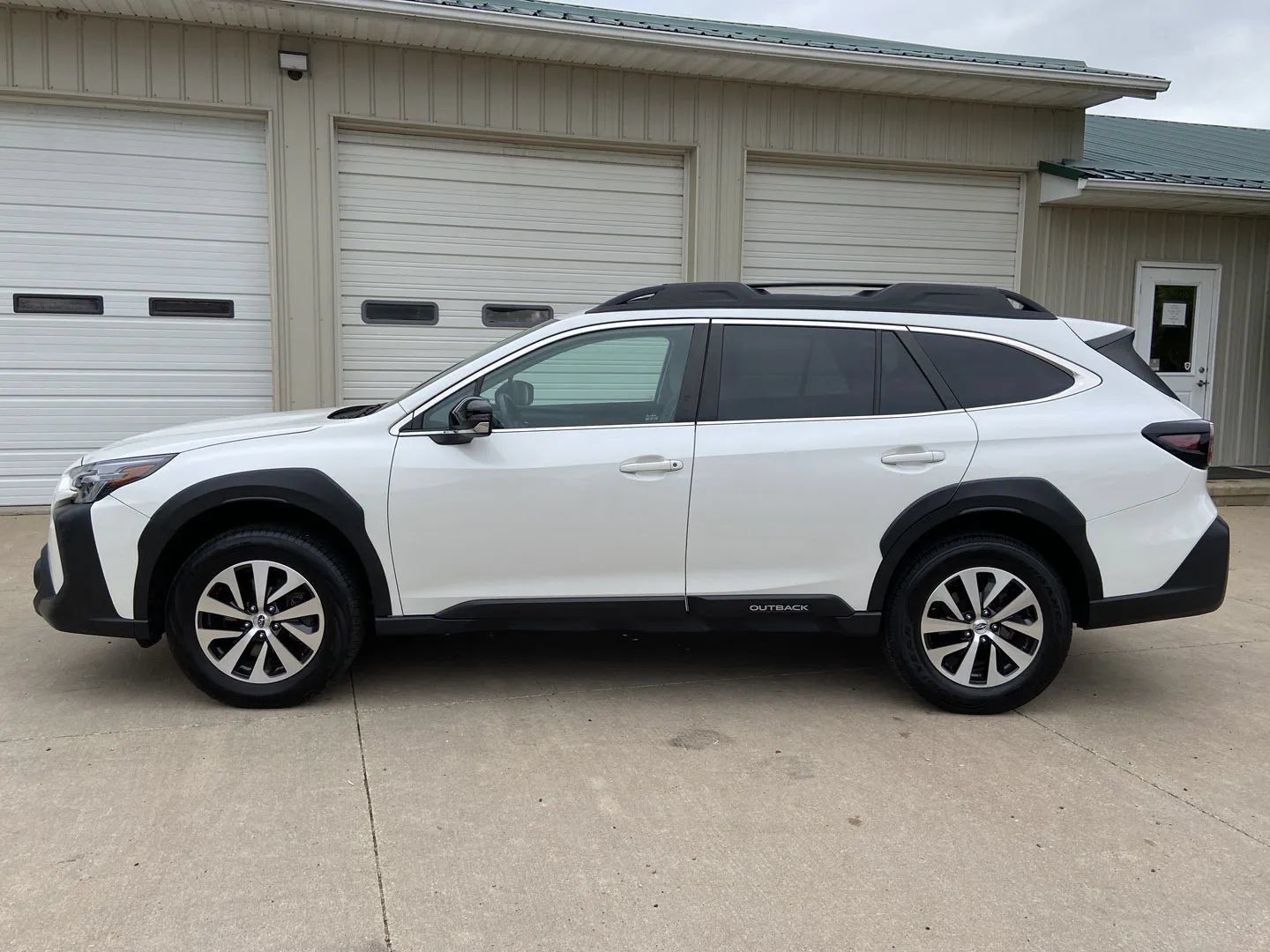 Used 2024 Subaru Outback Premium AWD/4WD image 4