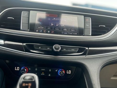 Used 2020 Buick Enclave Essence image 25