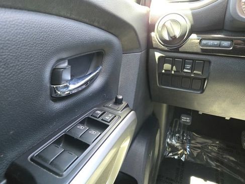 Used 2018 Nissan Titan SV AWD/4WD image 17