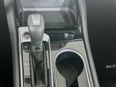 Used 2024 Nissan Altima 2.5 SV FWD image 23