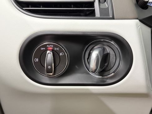 Certified 2021 Porsche Macan Turbo AWD/4WD image 51