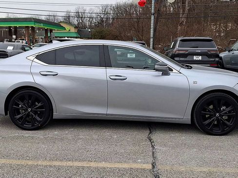 Used 2023 Lexus ES 300h F Sport image 9