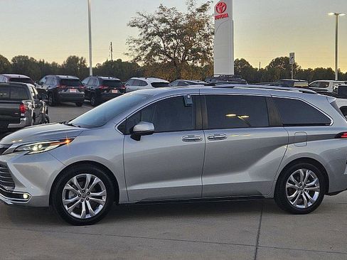 Used 2022 Toyota Sienna Platinum image 22