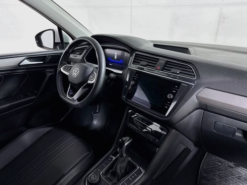 Used 2023 Volkswagen Tiguan SE AWD/4WD image 28