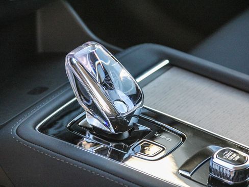 Used 2025 Volvo XC90 B5 Plus image 21