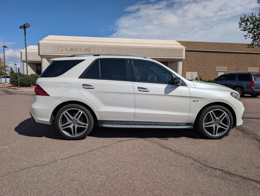 Certified 2017 Mercedes-Benz GLE 43 AMG 4MATIC image 4