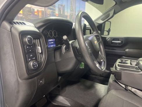 Used 2022 Chevrolet Silverado 2500 Custom w/ Custom Value Package image 9