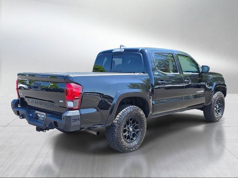 Used 2022 Toyota Tacoma SR5 AWD/4WD image 3