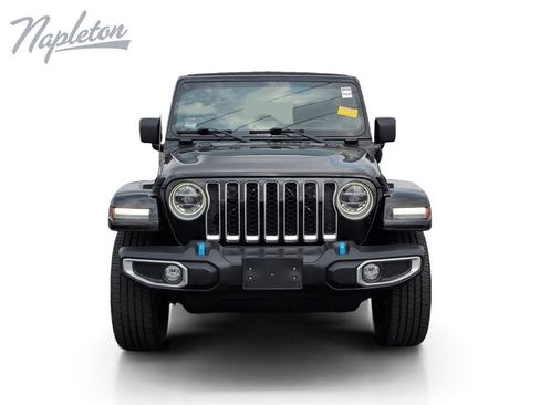 Used 2022 Jeep Wrangler Unlimited Sahara w/ Cold Weather Group AWD/4WD image 9