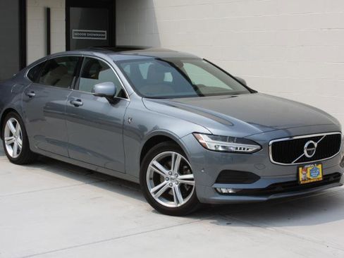 Used 2018 Volvo S90 T5 Momentum w/ Convenience Package image 4
