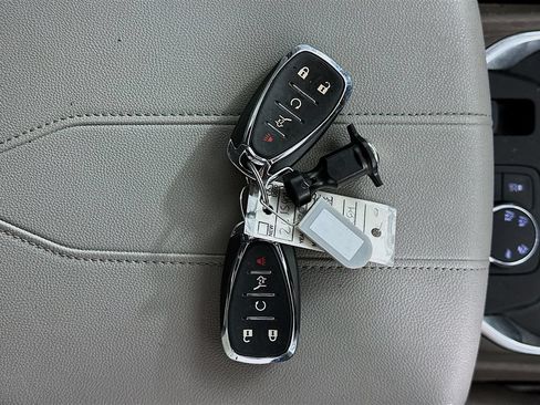 Used 2020 Chevrolet Traverse LT w/ Driver Confidence II Package AWD/4WD image 35