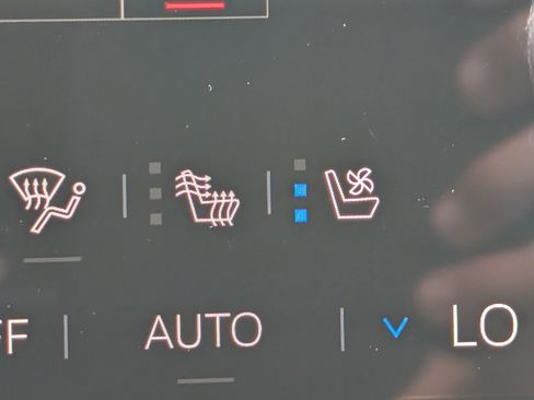 Used 2024 GMC Acadia Denali FWD image 34