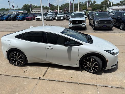 Used 2023 Toyota Prius Prime FWD image 4