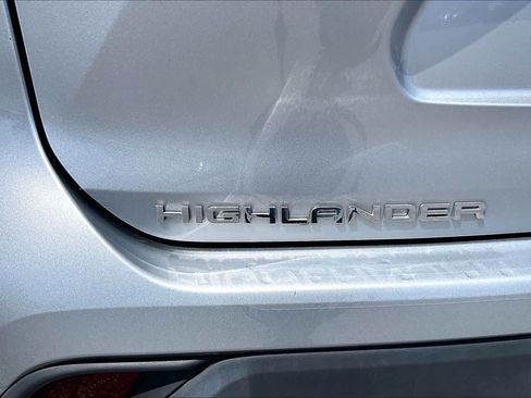 Used 2022 Toyota Highlander LE AWD/4WD image 30