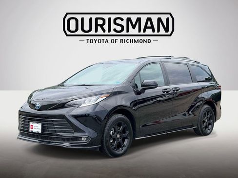 Certified 2025 Toyota Sienna XLE Woodland Edition AWD/4WD image 24