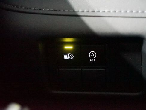 Certified 2023 Toyota Highlander L image 24