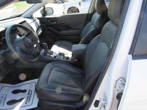 Used 2024 Subaru Crosstrek 2.5i Limited w/ Crosstrek Mirror Package image 10