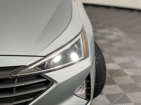 Used 2020 Hyundai Elantra SE FWD image 7