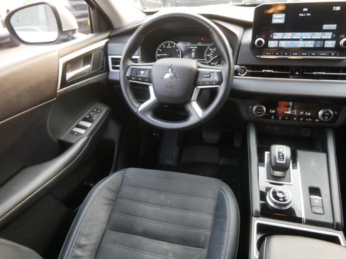 Used 2022 Mitsubishi Outlander SE AWD/4WD image 9