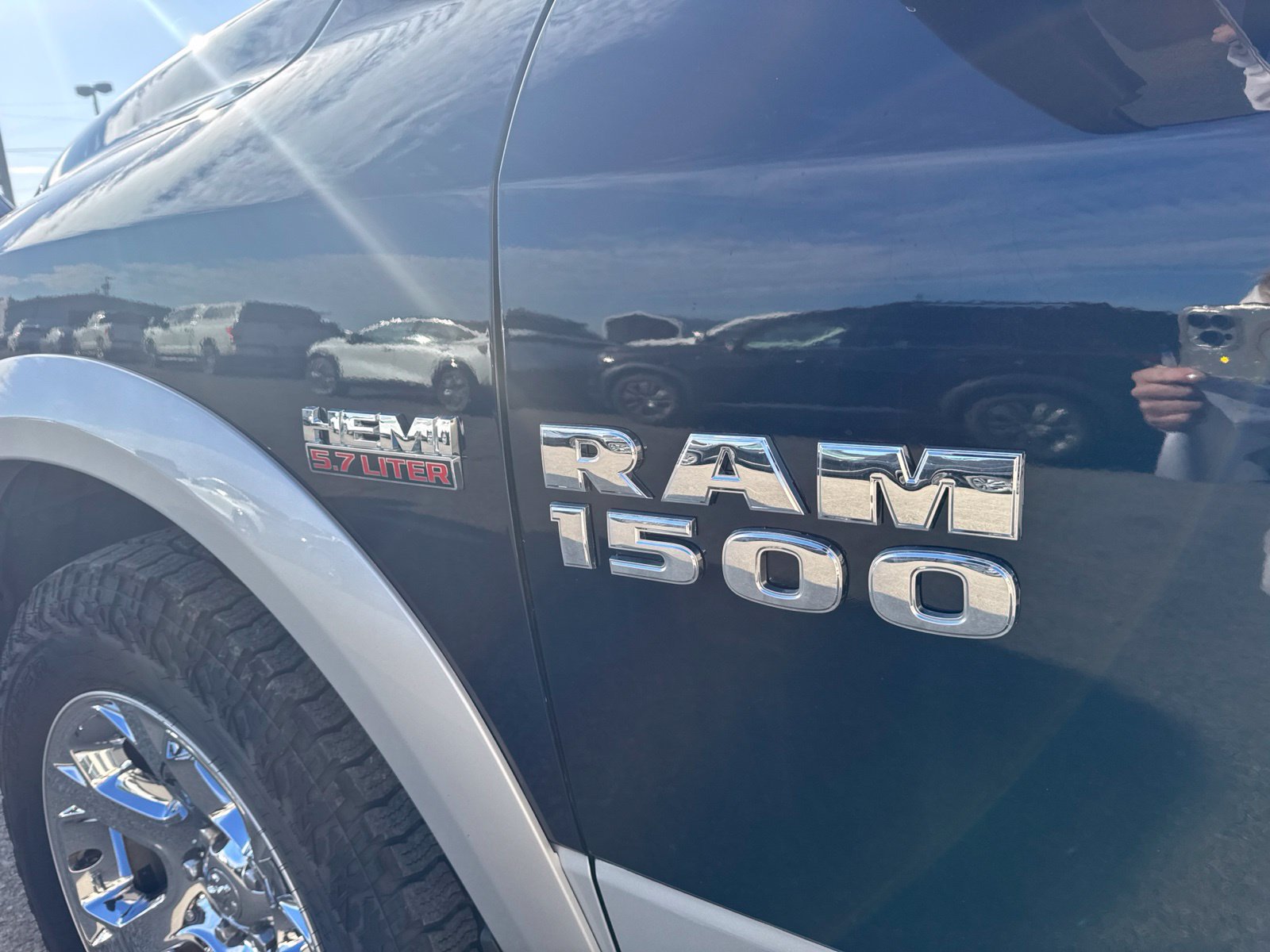 Used 2018 RAM 1500 Laramie AWD/4WD image 9