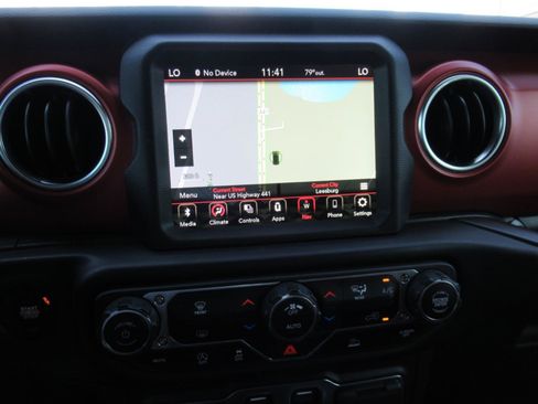 Used 2022 Jeep Wrangler Rubicon AWD/4WD image 25