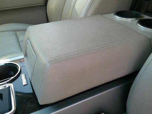 Used 2014 Ford Expedition Limited image 17