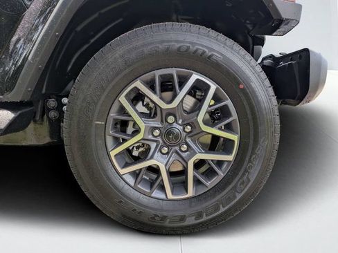 New 2026 Jeep Wrangler Unlimited Sahara AWD/4WD image 10