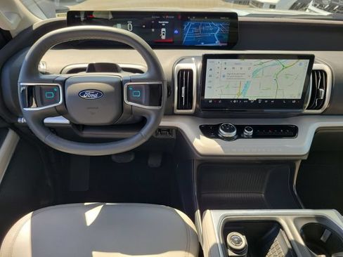 Used 2025 Ford Expedition Active AWD/4WD image 4