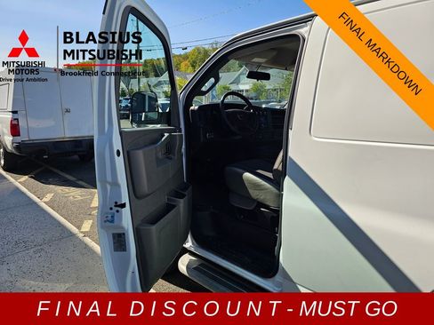 Used 2023 GMC Savana 2500 w/ Driver Convenience Package image 11