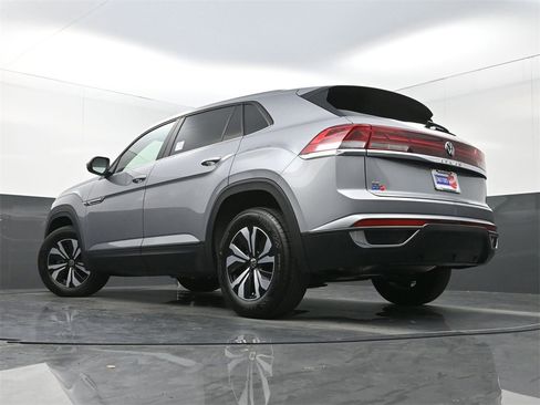 Used 2024 Volkswagen Atlas Cross Sport SE image 27
