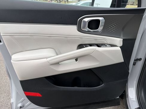 Used 2023 Kia Sorento SX image 29