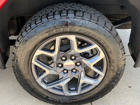 Used 2025 GMC Sierra 1500 SLT w/ SLT Premium Package image 10