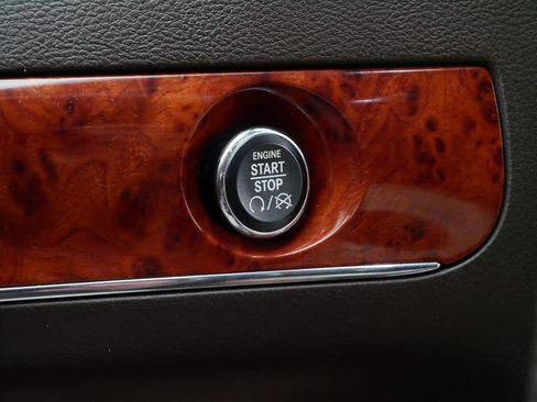 Used 2015 Chrysler Town & Country Touring-L w/ Driver Convenience Group FWD image 31