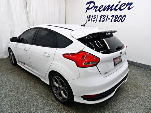 Used 2017 Ford Focus ST FWD image 4