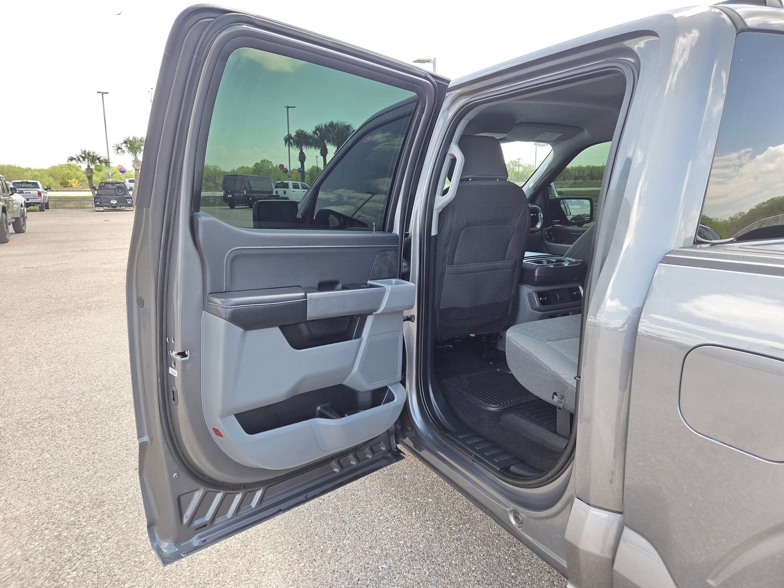 Used 2024 Ford F150 XLT w/ Mobile Office Package RWD image 15