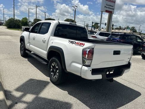 Used 2023 Toyota Tacoma TRD Off-Road w/ Advanced Technology Package AWD/4WD image 9