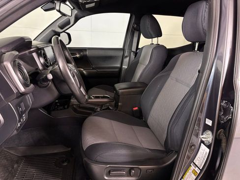 Used 2021 Toyota Tacoma TRD Off-Road image 15