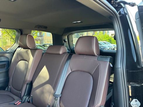 New 2025 Volkswagen ID. Buzz Pro S RWD image 22