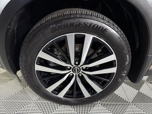 Used 2024 Nissan Pathfinder Platinum image 10