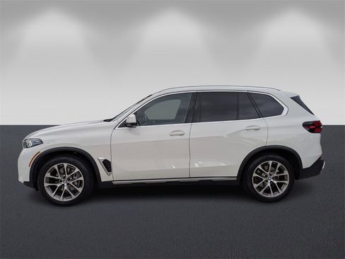 Certified 2024 BMW X5 sDrive40i w/ Premium Package image 8
