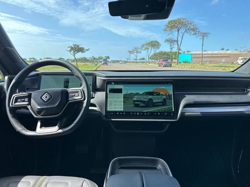 Used 2025 Rivian R1T Adventure image 13