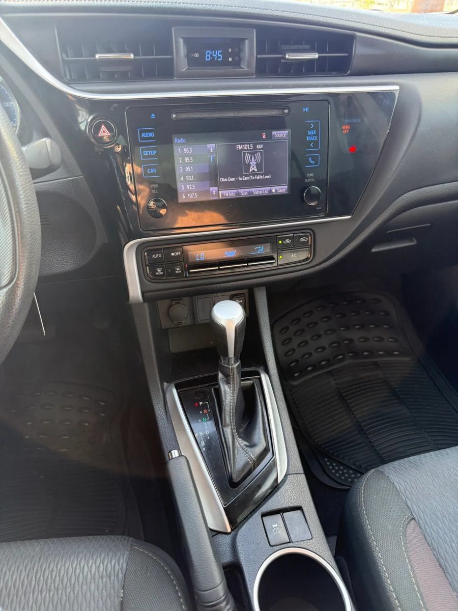Used 2018 Toyota Corolla LE FWD image 12
