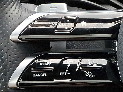 Used 2024 Mercedes-Benz GLC 300 4MATIC image 23