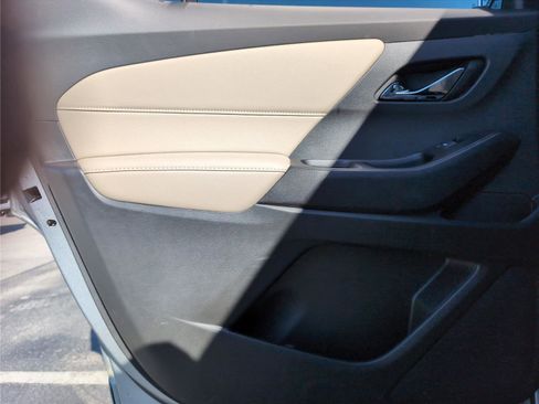 Used 2023 Chevrolet Traverse Premier image 29